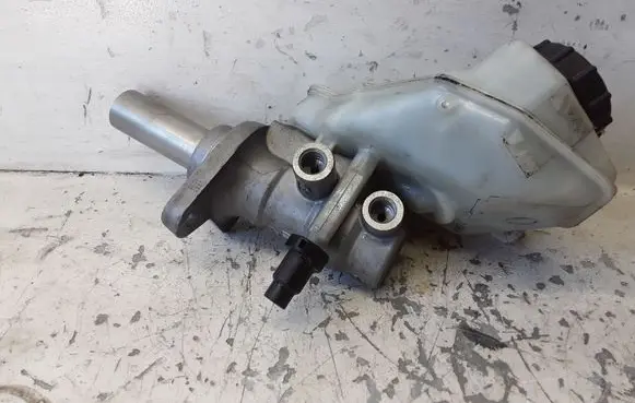 Volvo V70 Master brake cylinder