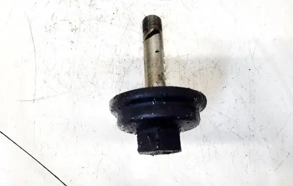 Volkswagen Touran I Oil filter cover 