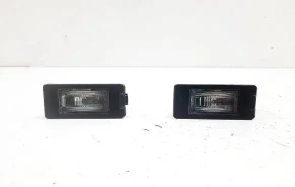 Cadillac Escalade IV Number plate light 13590043