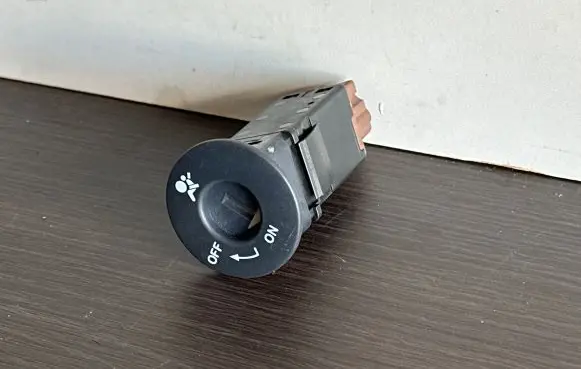 Passenger airbag on/off switch