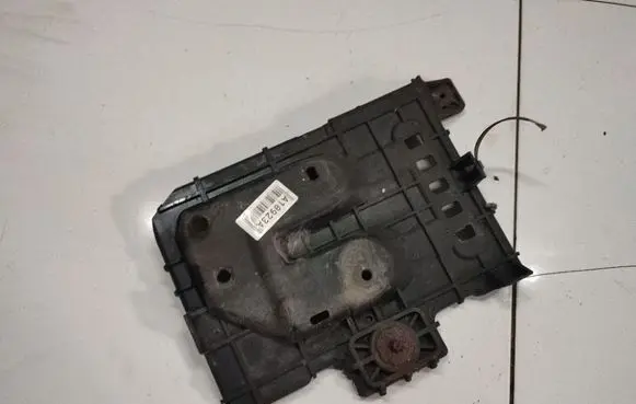 Hyundai i30 Battery box tray 