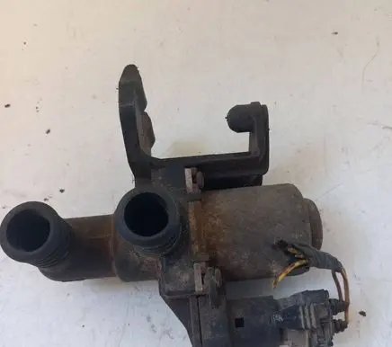 BMW 3 E36 Coolant heater control valve 8375443 1147412138