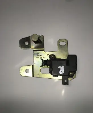 Volkswagen Touareg I Tailgate boot lock/latch motor 7L6827425
