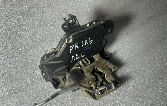 Audi A4 S4 B6 8E 8H Rear door lock 4B1837016B