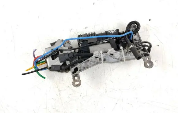 Porsche Cayenne (92A) Air suspension compressor/pump 95835890300 15100050402 30116