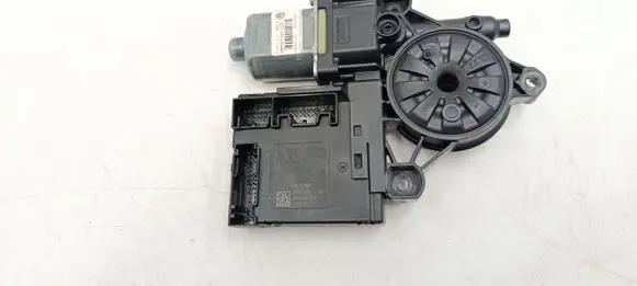 Volkswagen PASSAT B7 Front door window regulator motor 3AA959701A