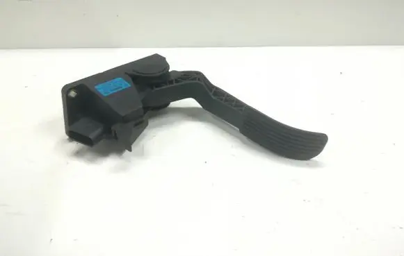 Mercedes-Benz Vito Viano W638 Accelerator throttle pedal A9013000504 0281002337