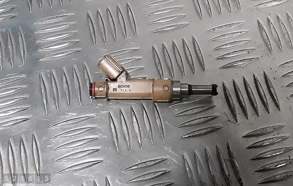 Toyota Prius (XW30) Fuel injector 2325037010