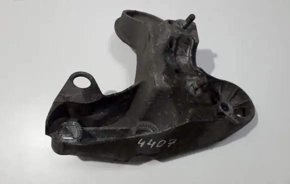 Audi A4 S4 B7 8E 8H Engine mounting bracket 8e0199351