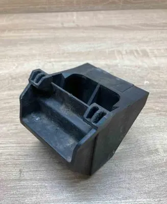 BMW 5 E60 E61 Radiator mount bracket 7542517 10808612