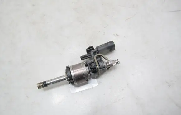 Volkswagen T-Cross Fuel injector 0261500443
