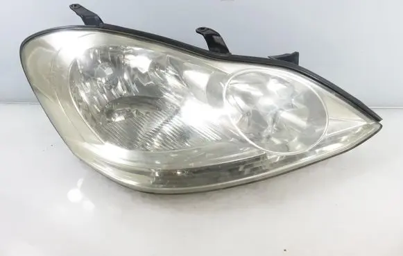 Toyota Avensis T220 Headlight/headlamp 
