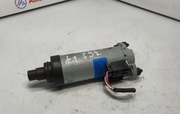 BMW X3 F25 Seat adjustment motor 7075945 67317075945 0130002613