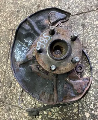 Toyota Avensis T220 Front wheel hub