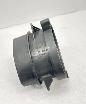 BMW 5 E39 Mass air flow meter 7787076 0928400468