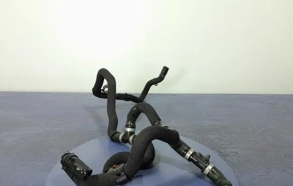 Audi Q7 4M Engine coolant pipe/hose 4M0145947M