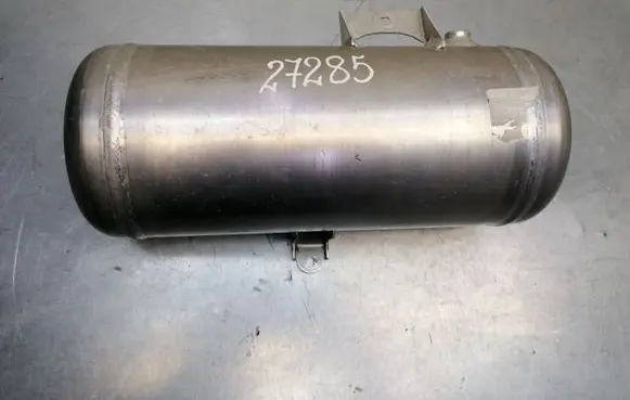 Volkswagen Touareg I Air suspension tank/reservoir 7L0616202A