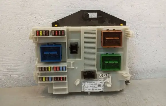 Ford Mondeo MK IV Fuse module BG9T14A073EK 3659AF01125TP
