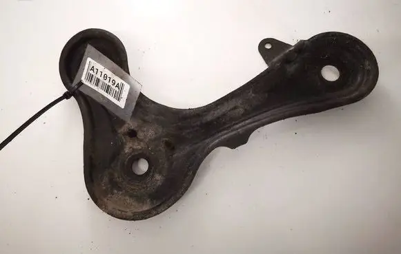 Toyota Avensis T270 Engine mounting bracket 
