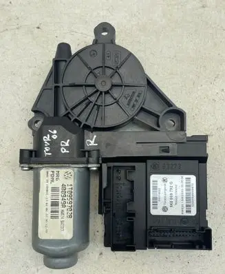 Volkswagen Touran I Front door window regulator motor 05074632 1K0959792G 32300506030870