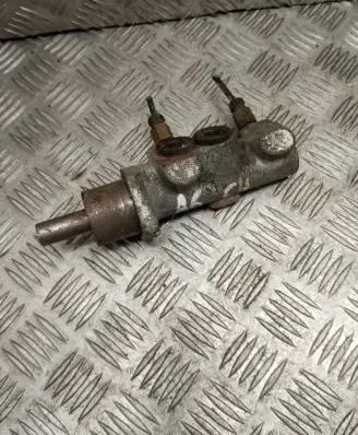 Audi A6 S6 C4 4A Master brake cylinder