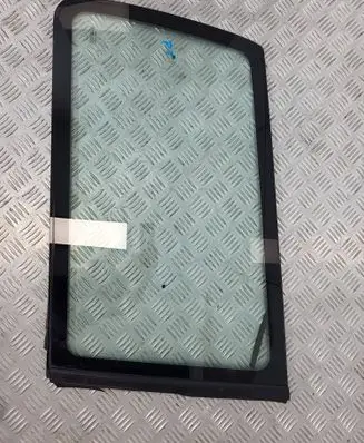 Nissan Terrano Rear side window