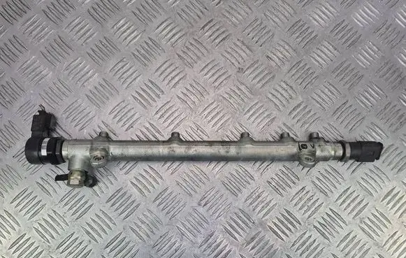 Mercedes-Benz C W203 Fuel main line pipe A6460700295 0445214073 A6110780449