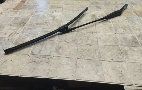 Opel Astra H Windshield/front glass wiper blade 13111219LH