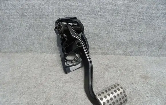 Mercedes-Benz E W212 Brake pedal A2222940001
