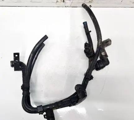 Volkswagen Golf IV Engine coolant pipe/hose 038121065