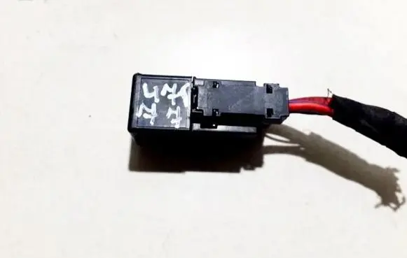 BMW 5 E39 Other relay 61368350358 v23134-j52-x173