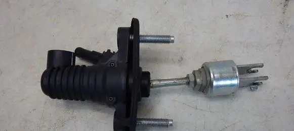 Toyota RAV 4 (XA30) Clutch slave cylinder 