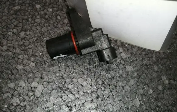 Mercedes-Benz ML W166 Crankshaft position sensor A0051531328