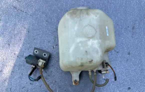 Nissan Patrol 160 Windshield washer fluid reservoir/tank 28910C6102 28910W1000 28910W3400
