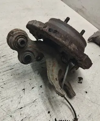 Rear wheel hub spindle/knuckle