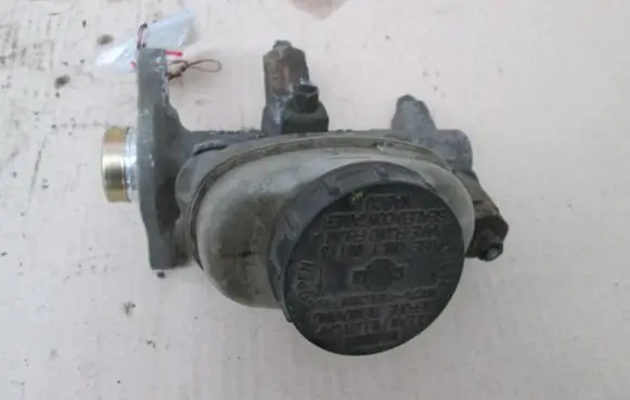 Nissan Sunny Master brake cylinder
