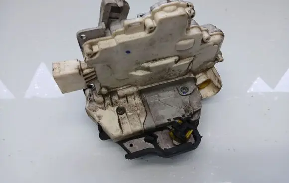 Audi A4 S4 B7 8E 8H Front door lock 8E1837015AA