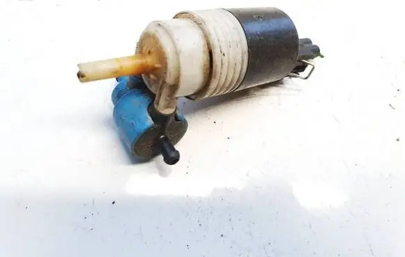 Volkswagen PASSAT B4 Windscreen/windshield washer pump 1h6955651