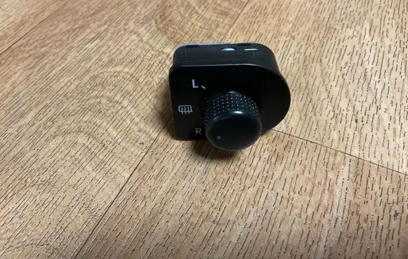 Volkswagen PASSAT B5 Mirror heating switch 51833915