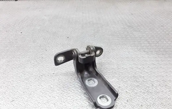 Chevrolet Orlando Rear door lower hinge