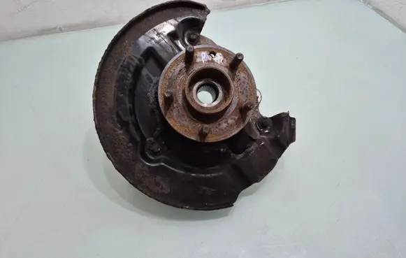 Volvo V40 Front wheel hub 