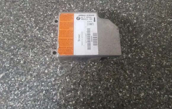 BMW 5 E39 Airbag control unit/module 8372521