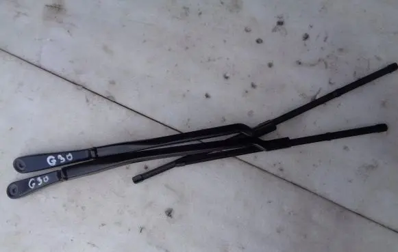 BMW 5 G30 G31 Front wiper blade arm 054525585