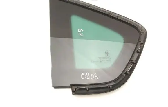 Maserati Levante Rear side window 06700333660