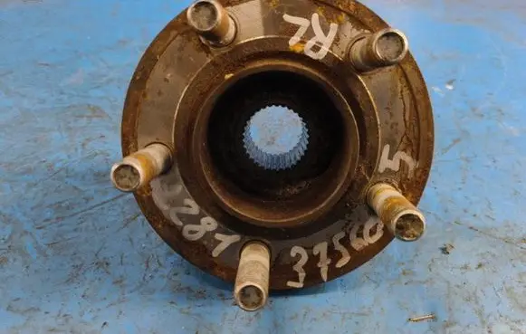 Ford Mustang VI Rear wheel bearing hub FR3Z1104G
