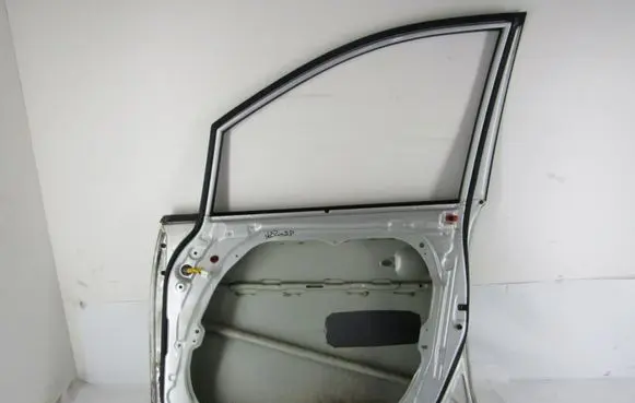 KIA Carens II Front door