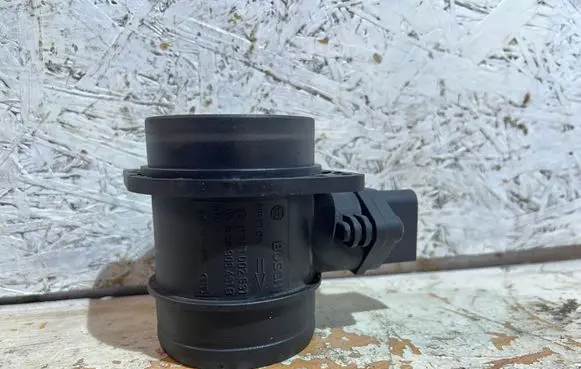Volkswagen PASSAT B6 Mass air flow meter 038906461B