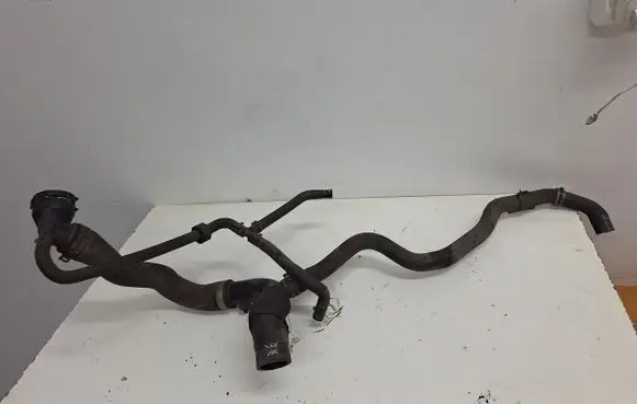 Volkswagen PASSAT B6 Engine coolant pipe/hose