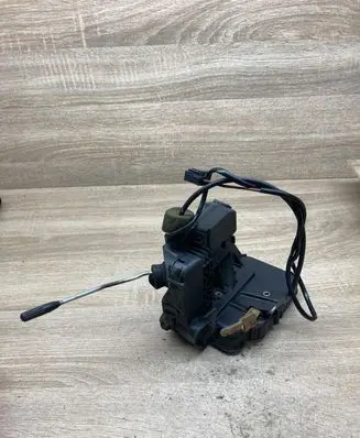 Mercedes-Benz CLS C219 Front door lock 2197200135