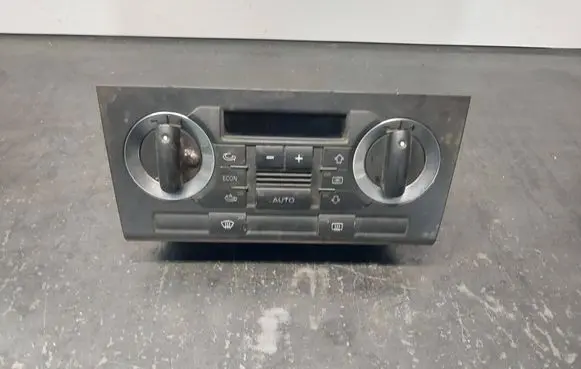 Audi A3 S3 8P Climate control/heater control trim 8P0820043